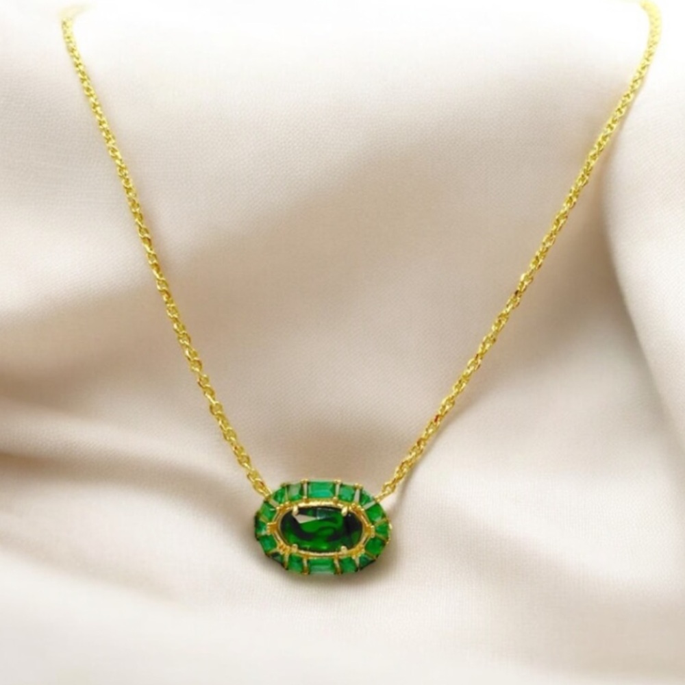 Kendra Scott Elisa Crystal Frame Short Pendant Necklace in Kelly Green - Picture 5 of 7